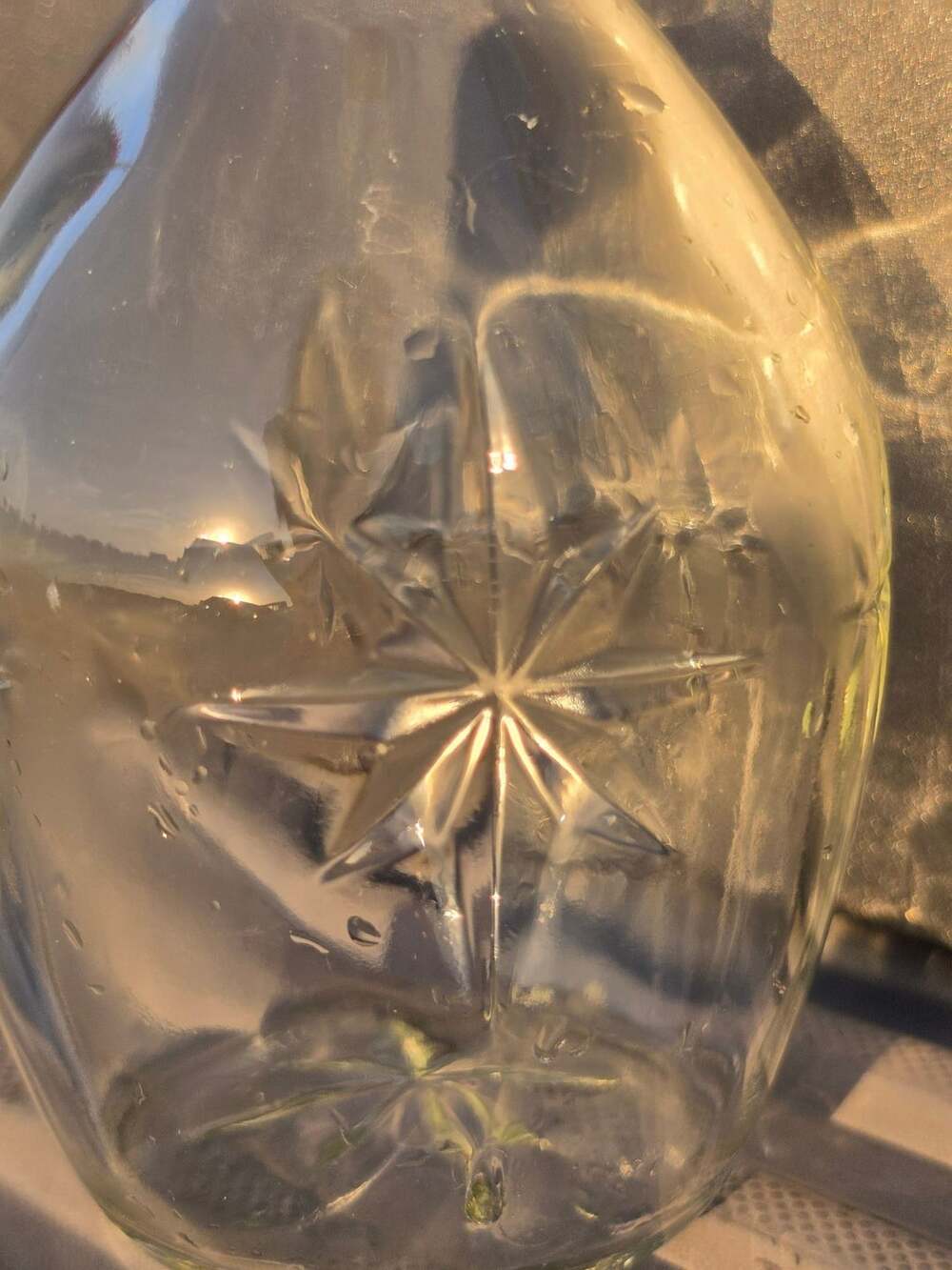 Vintage Cut Glass Liquor Decanter Starburst Design - Picture 3 of 4